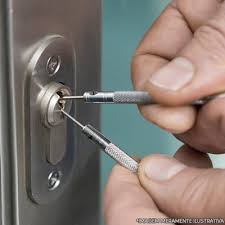 Abertura de porta residencial